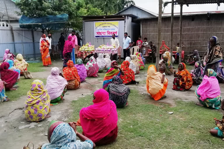 কলগাছিয়াত পবিত্ৰ ঈদ উপলক্ষে দৰিদ্ৰলৈ সাহাৰ্য বিতৰণ