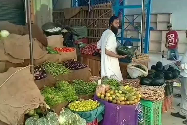 खटीमा उधम सिंह नगर कोरोना लॉकडाउन समाचार, khatima vegetable market shifted in lockdown news