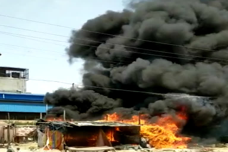 fire in cotton warehouse in noida