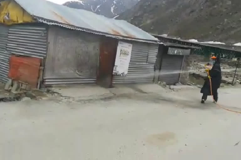 Administration and  Young Drukpa Association sanitizing vehicles in Lahaul Spiti