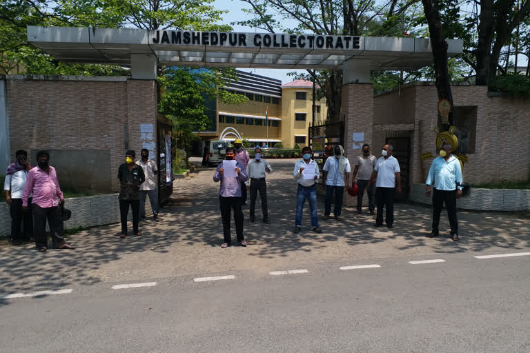 Private car driver in trouble due to lockdown in jamshedpur