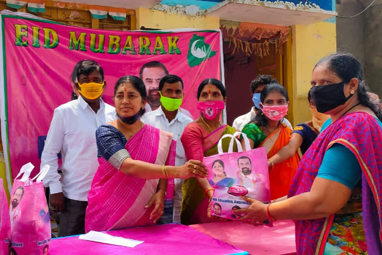 mla gongidi sunitha mahendarreddy distributed ramzan topha in yadadri bhuvanagiri district