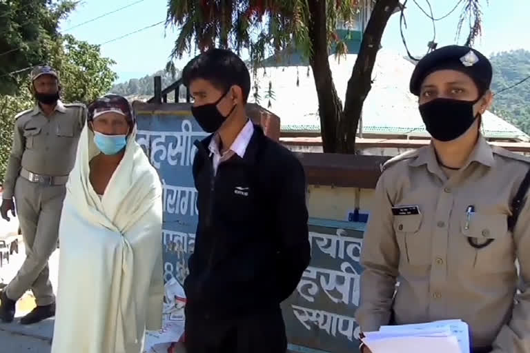 Nepali laborers wandering for mother's funeral