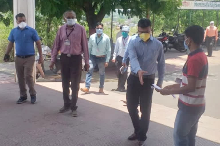 Collector and SP inspect the spot after reaching the agricultural market