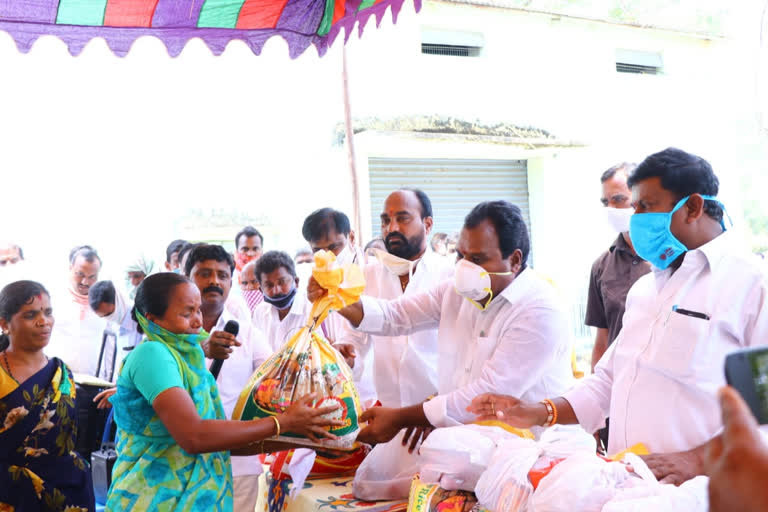 mla aroori ramesh groceries distribution in warangal rural district