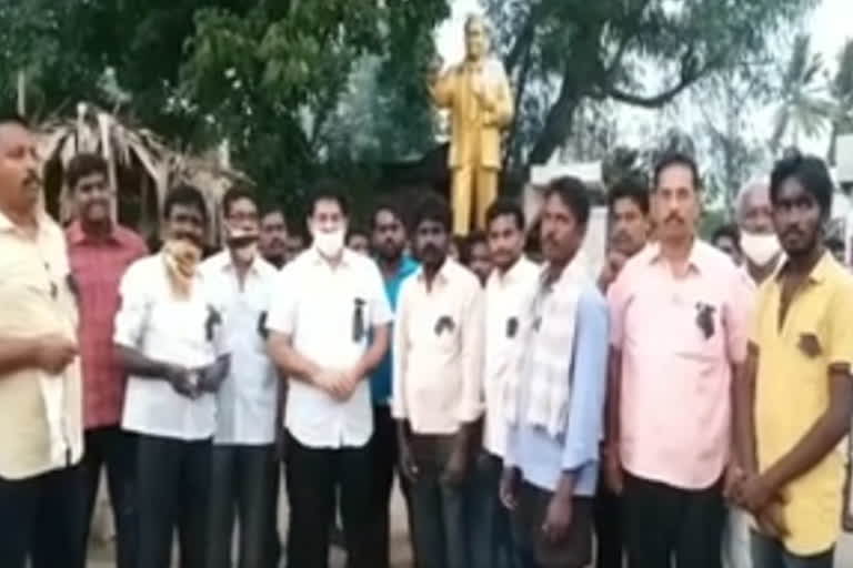 tdp members protest ineast godavaridst against visakhapatnam tdp leader attck