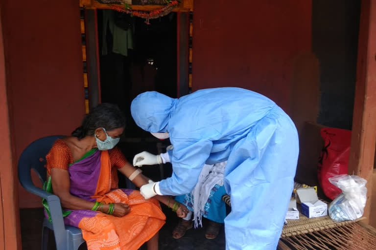 rayagada latest news, blood sample collection in rayagada, icmr team in rayagada, icmr team, blood sample collection of icmr team, ରାୟଗଡା ଲାଟେଷ୍ଟ ନ୍ୟୁଜ୍‌, ରାୟଗଡାରେ ରକ୍ତ ନମୂନା ସଂଗ୍ରହ, ରାୟଗଡାରେ ଆଇସିଏମଆର ଟିମ, ଆଇସିଏମଆର ଟିମ୍‌, ଆଇସିଏମଆର ଟିମର ରକ୍ତ ନମୂନା ସଂଗ୍ରହ