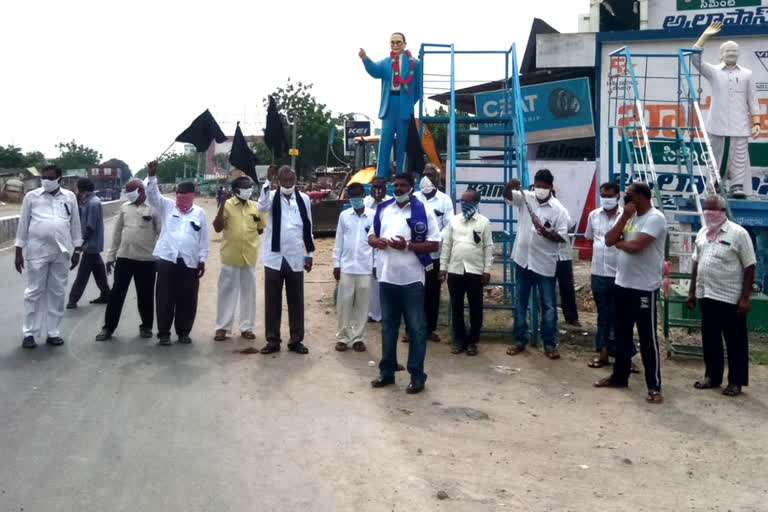 tdp protest from support to doctore sudhakar