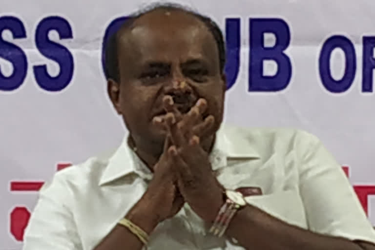 H D kumaraswamy wishing Happy Birthday to HD Devegowda