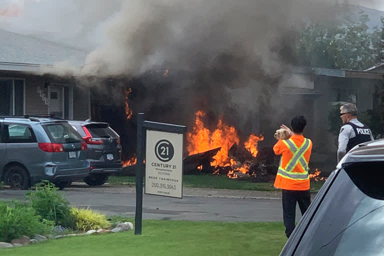 Canadian aerobatic jet crashes