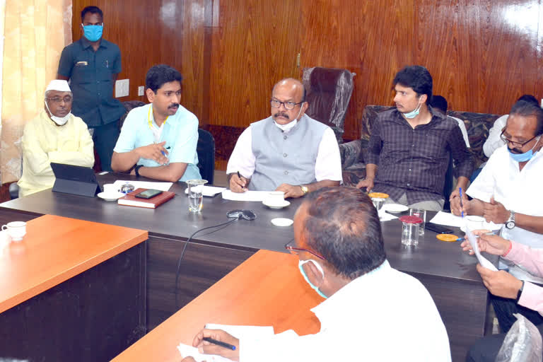 umesh Jadhav conducted meeting over corona issue