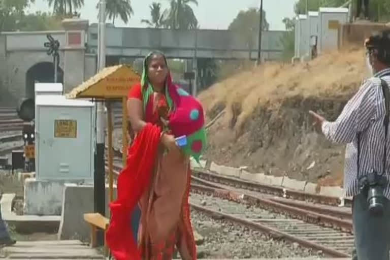 A Passenger train carrying migrant labors stopped for more 10 minutes for a mother and her 4 months old baby