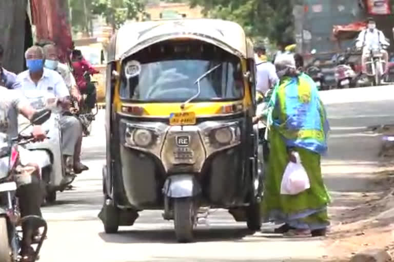 delhi govt  allow three-wheelers