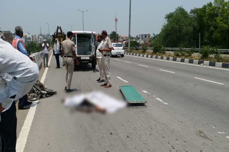 one killed in road accident on gharaunda flyover in karnal