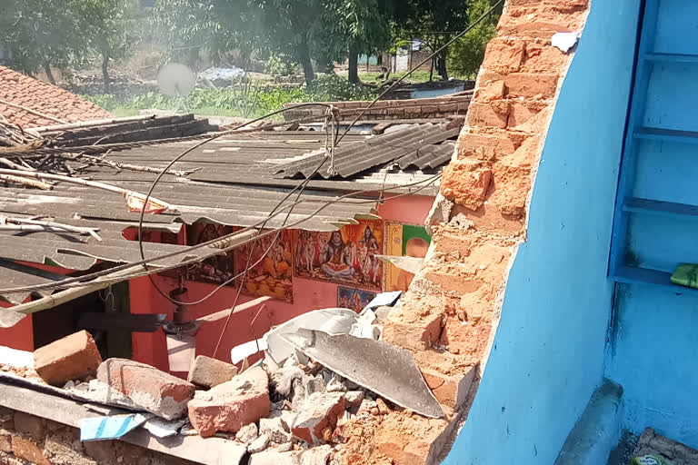 Woman injured by wall collapse in Dhanbad