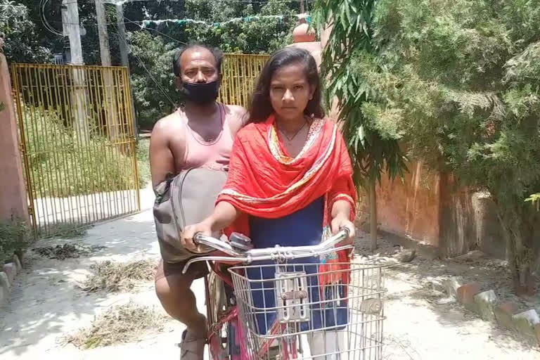 girl travels 1300 km by bicycle and takes father to home in darbhanga