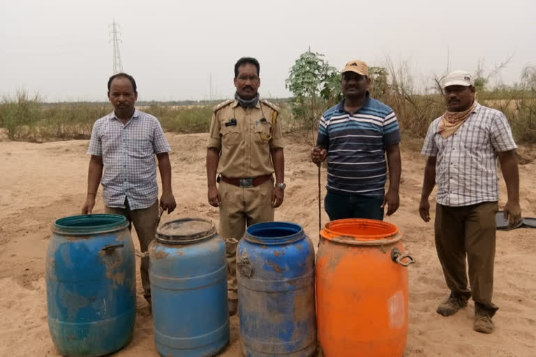 Excise police raids on local liquor base