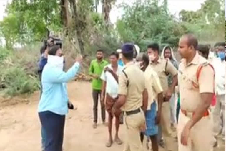 village people blocked the sand evacuation in yadadri bhuvanagiri district