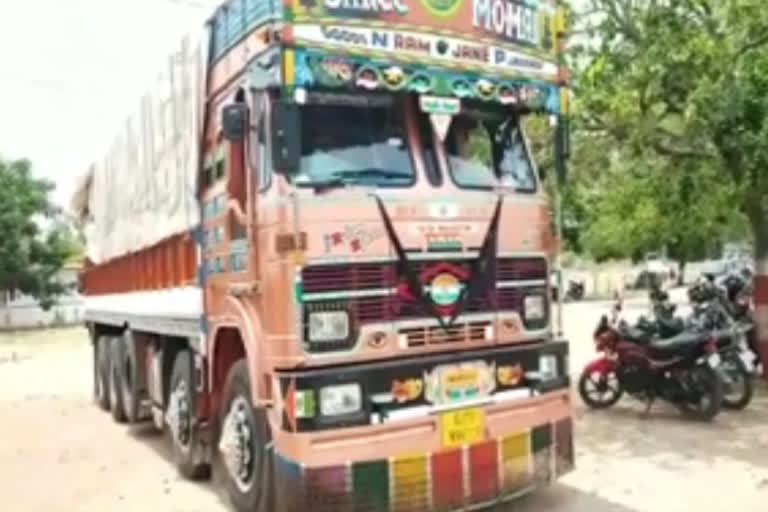 PDS Rice Transporting Illegally Caught By Ramagundam police