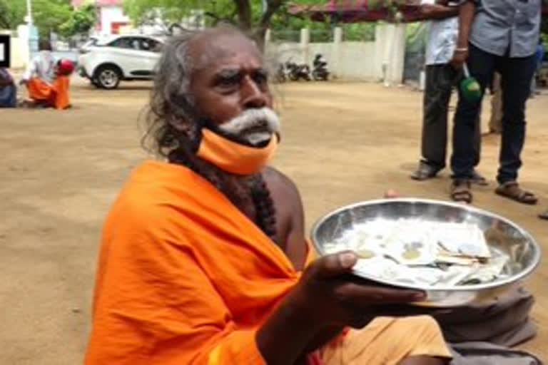 an alms seeker in Madurai gave Rs 10,000 to District Collector T.G. Vinay today