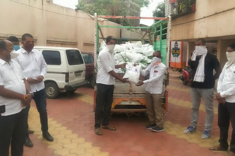 Distribution of organic vegetables to Corona warriors