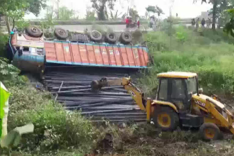 labourers  Bihar Accident  Lockdown  Road Accident  Collission  ബിഹാര്‍  വാഹനാപകടം  ഒമ്പത് തൊഴിലാളികള്‍ മരിച്ചു  ഭഗല്‍പൂര്‍