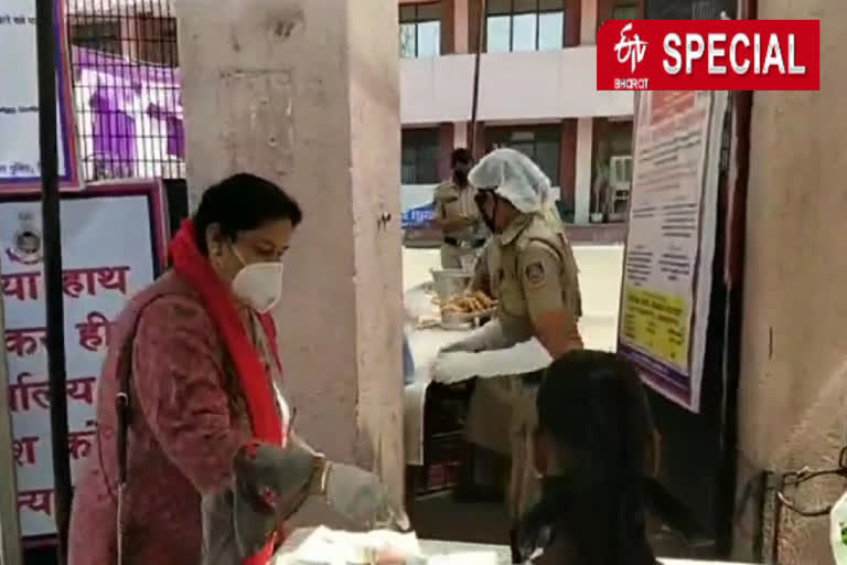 police feeding poors in lockdown