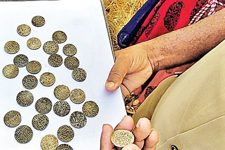 antique-coins-are-find-in-farm-at-nagarkurnool