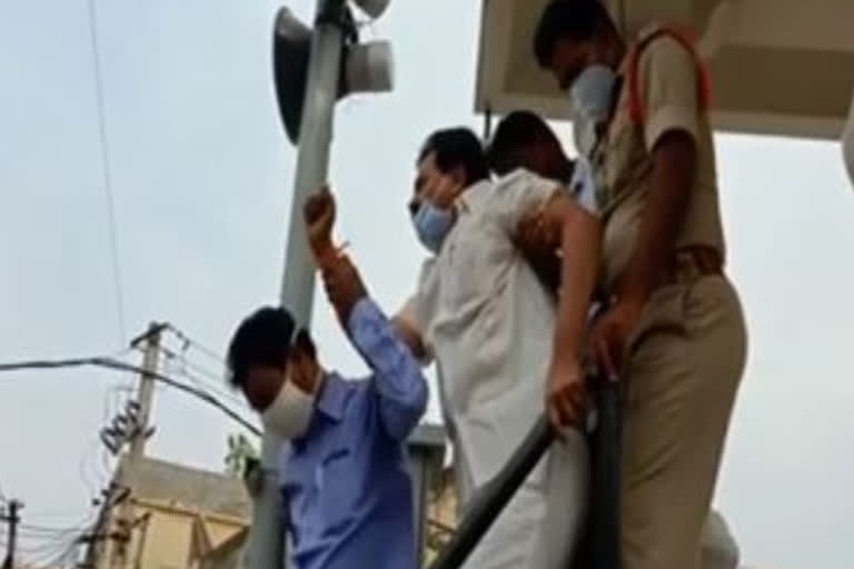 tdp leader kotamreddy srinivasulu protest against high current bills nellore