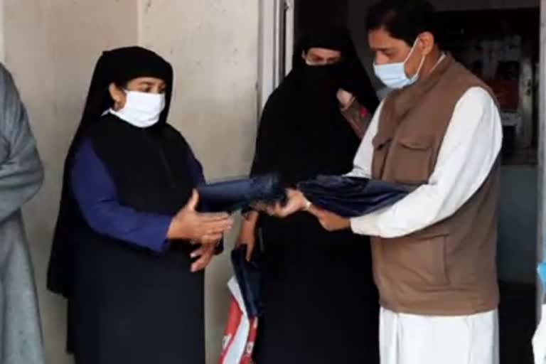 ppe-kits-distributed-among-asha-workers in Shopian