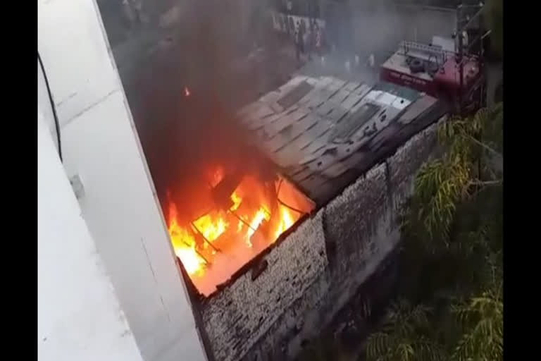 Dehradun factory fire  ഡെറാഡൂൺ തീപിടിത്തം  അഗ്നിശമനസേന  fire rescue dehradun  Uttarakhand  ഉത്തരാഖണ്ഡ്