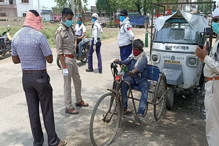 Traffic personnel proved to be helpful for Divyang