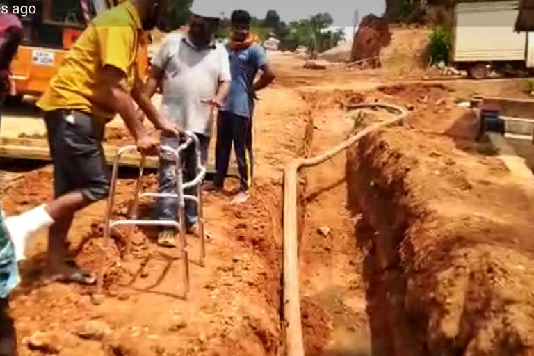 Sewer dug concrete contractor, highway strike
