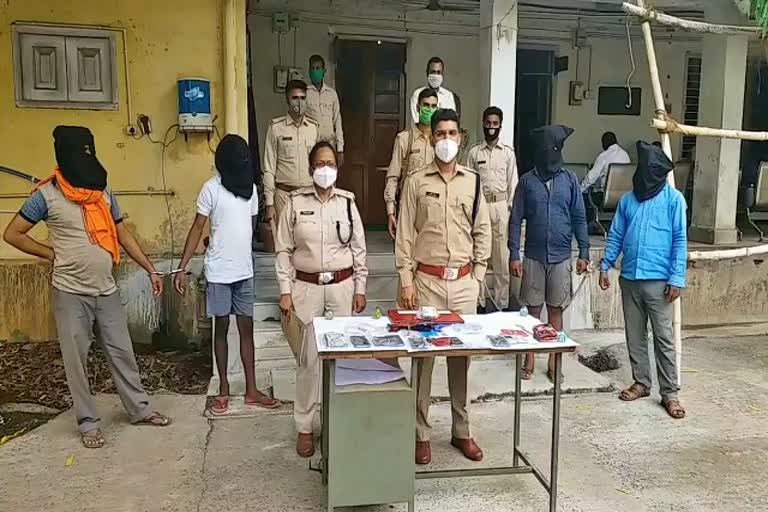 four thug arrested in Deoghar