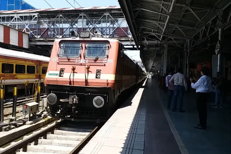 laborers reached home by shramik special train