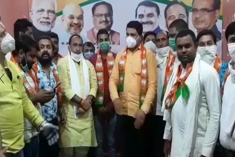 bjp workers during meeting