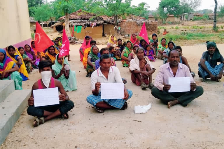 Left-wing activists staged a sit-in at their home and office in Gaya