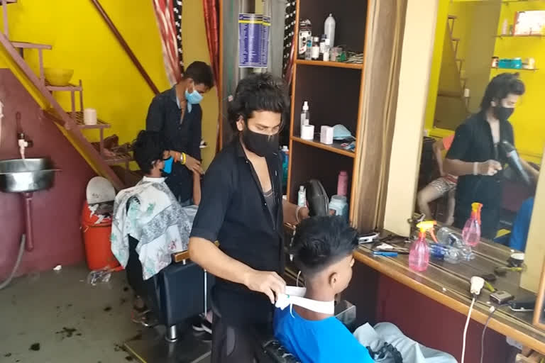 Belgaum:Barber are not following -rules