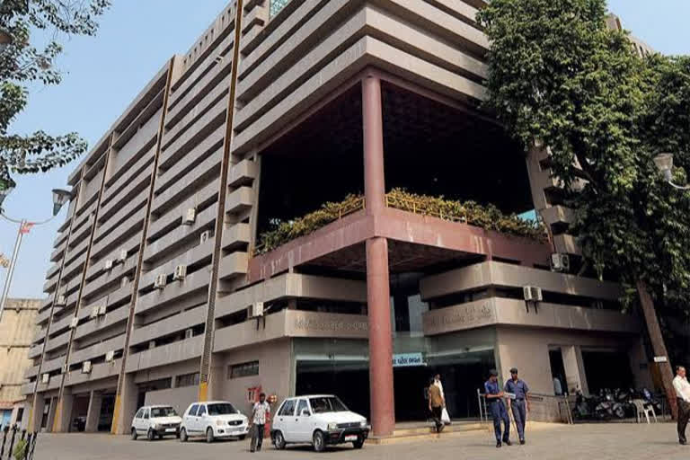 AMC issues notices to 16 private hospitals in Ahmedabad