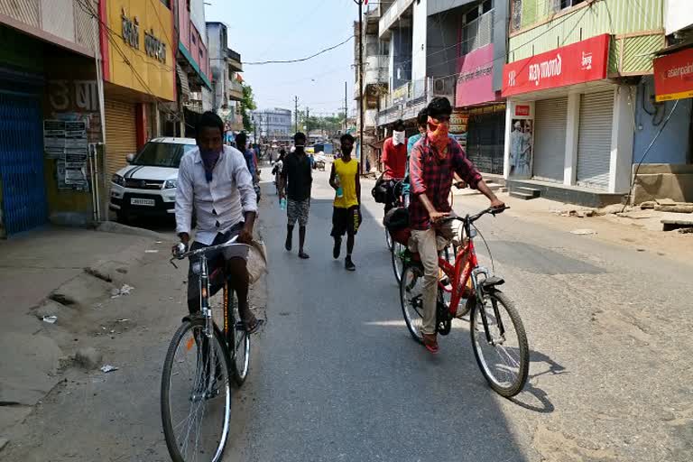 Many workers reached Garhwa by cycling from Odisha