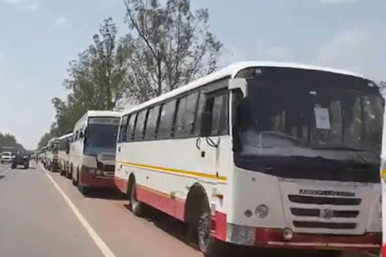 bus drivers ferrying migrants stuck at Rajasthan-Uttar Pradesh border