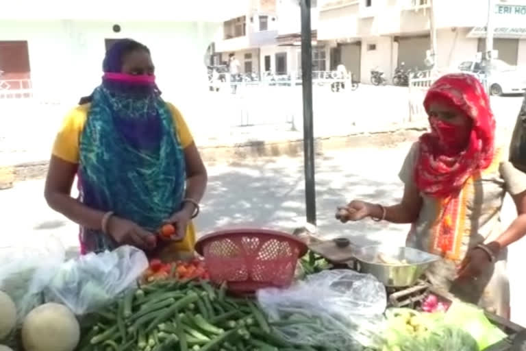 Poor people having trouble during lockdown in Sirsa