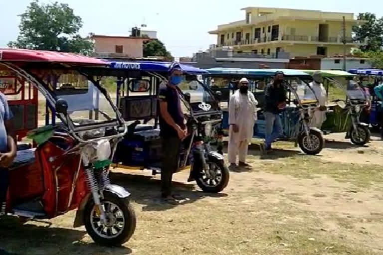 e rickshaw drivers facing problems in Paonta Sahib