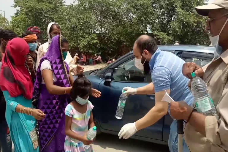 Water given to people in lockdown during Ramadan