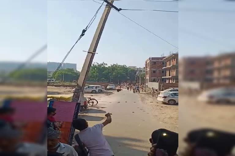 stone pelting on Gurugram police