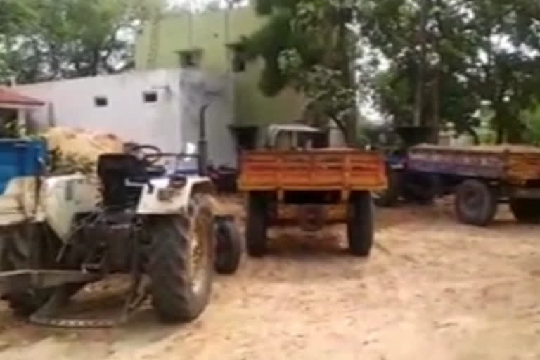 sand-illeagal-irrigation-tractors-sieged