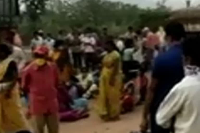 jute mill labours dharna at saaluru vizianagaram