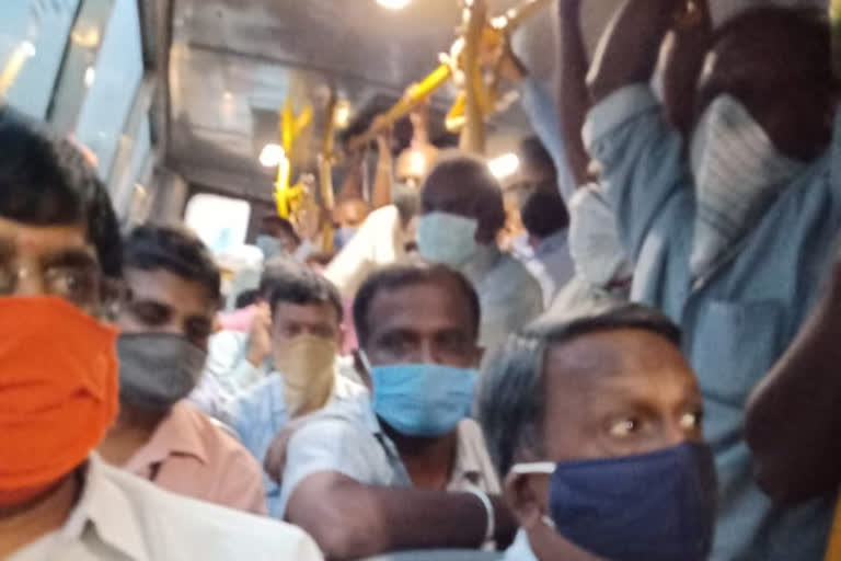 BMTC violates social distancing