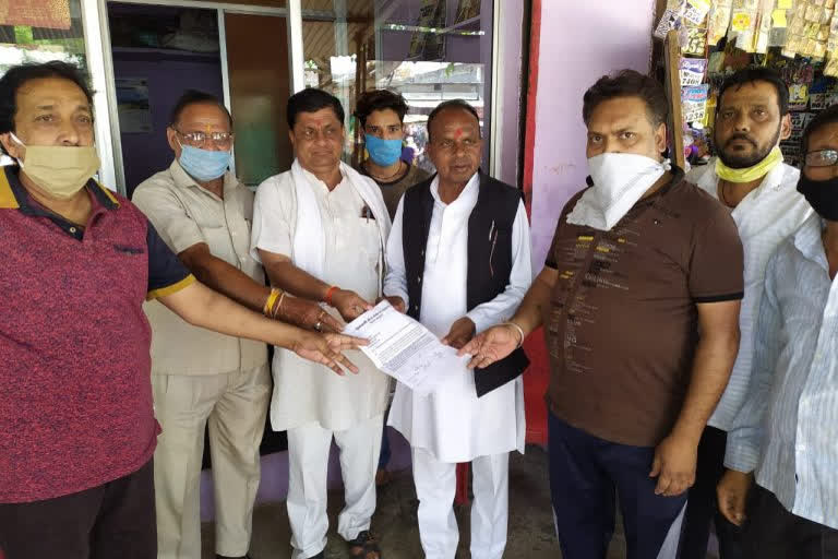 barber community of katni given memorandum to thandla mla veersingh bhuriya