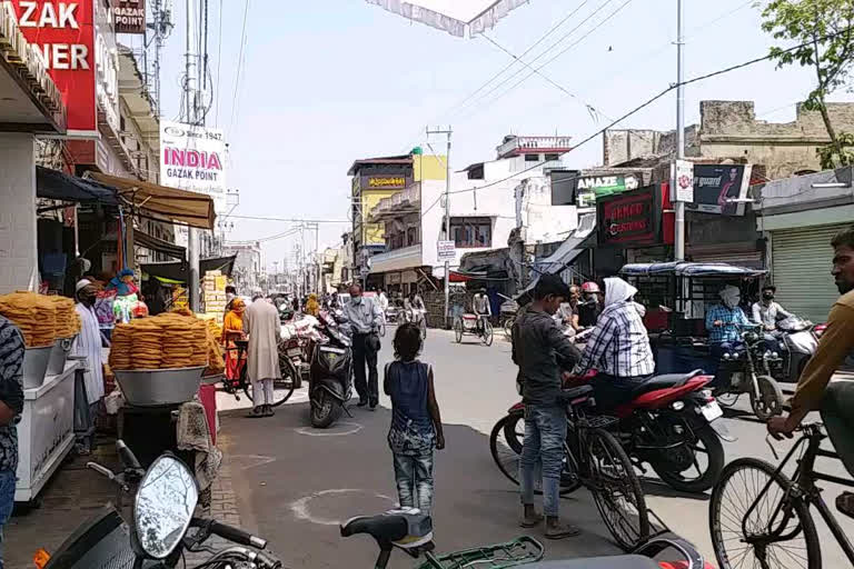 کورونا وائرس اور گرمی کی وجہ سے بازاروں میں رونق نہیں